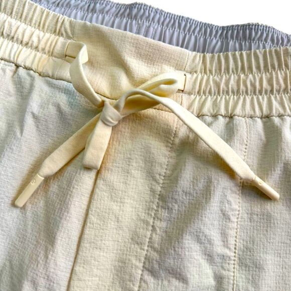 Lululemon Bowline 8” Stretch Ripstop Shorts Lemon Chiffon Yellow Size Medium - Picture 4 of 9